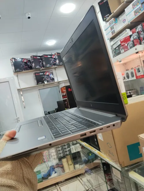 HP Zbook i7 9850H Ram 32Go SSD 256Go Ecran 15.6" full HD