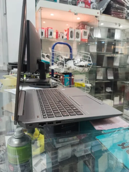 HP Zbook i7 9850H Ram 32Go SSD 256Go Ecran 15.6" full HD
