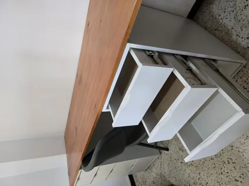 Bureau avec caissons