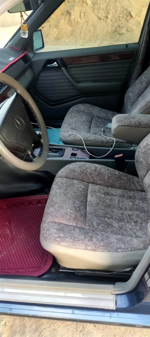 Mercedes Classe E 1992 D300