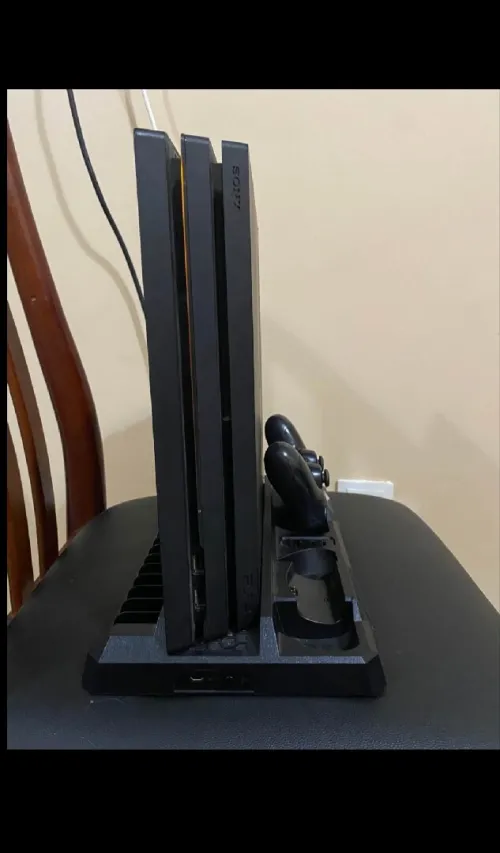 Ps4 pro jdida avec manette et tout les cabel et joux Fc 25 et version 13.02 et 500g