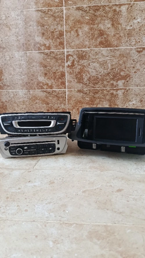 Radio et commande climatiseur plus écran 