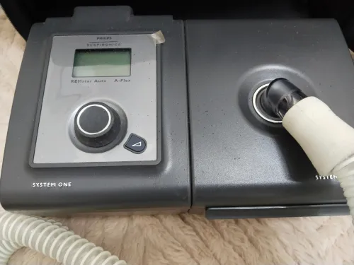 جهاز CPAP Philips Respironics REMstar Auto مع مرطّب هواء