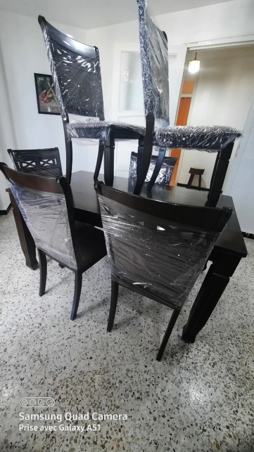 طاولة 6 كراسي
