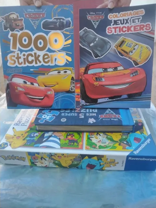 Livres et grande boîte de puzzle pour enfants