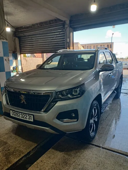 Peugeot Landtrek 2022 .