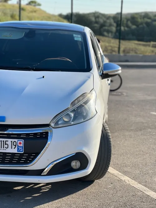 Peugeot 208 2015 Allure Facelift
