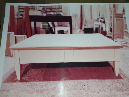 Table de chevet et table basse