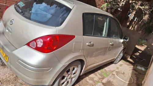 Nissan Tiida 5 portes 2011 Tiida 5 portes