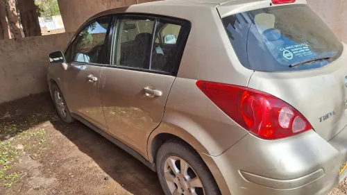 Nissan Tiida 5 portes 2011 Tiida 5 portes