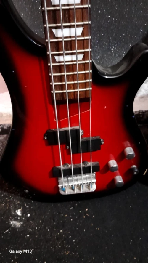Guitare basse 