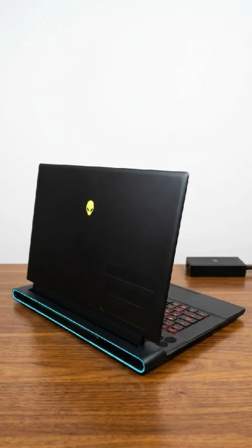 Alienware r1 m16 rtx 4070 ryzen 9 7845hx