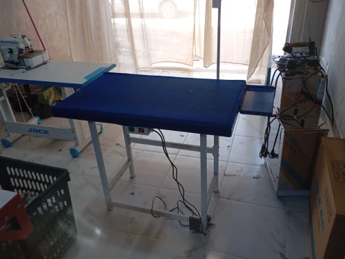Table aspirante professionnelle pour repassage  Excellent état