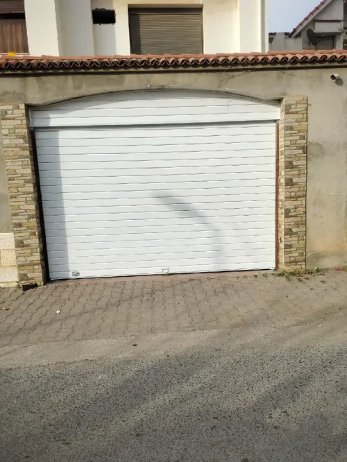 Réparation et montage des rideaux électriques  تصليح وتعديل وتركيب ريدو اليكتريك