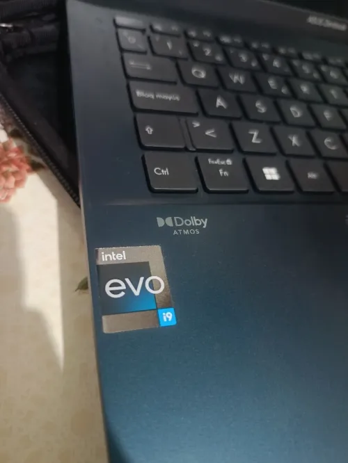 Asus zenbook 14 oled i9 13eme generation