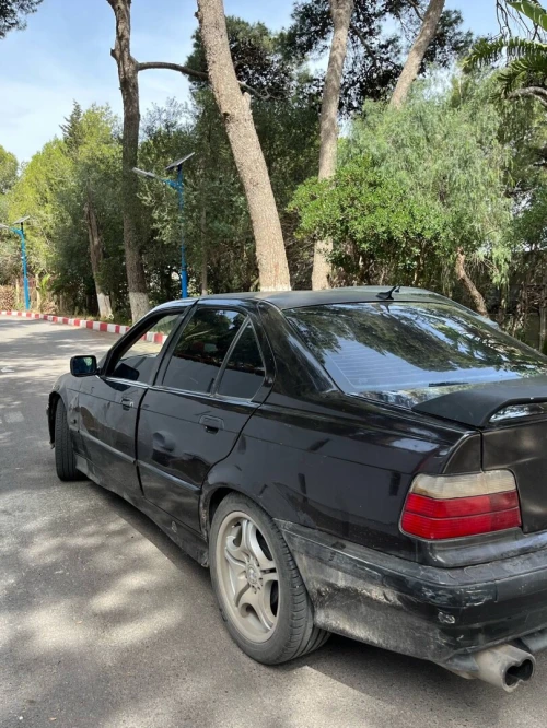 BMW E36 1994 Mafihach sbigha fiha chwya les retouches