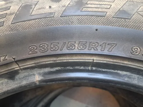 Pneus    1(235/50 R 18) 2 (235/5 5 R 17)