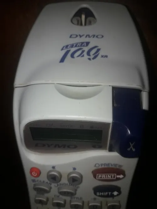 Etiqueteuse DYMO Letra Tag XR (origine Etats Unis) + CARTOUCHE RUBAN COMPRISE