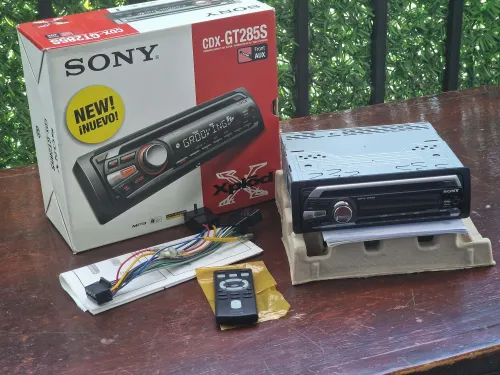 Poste radio Sony CDX-GT285S ( NEUF )