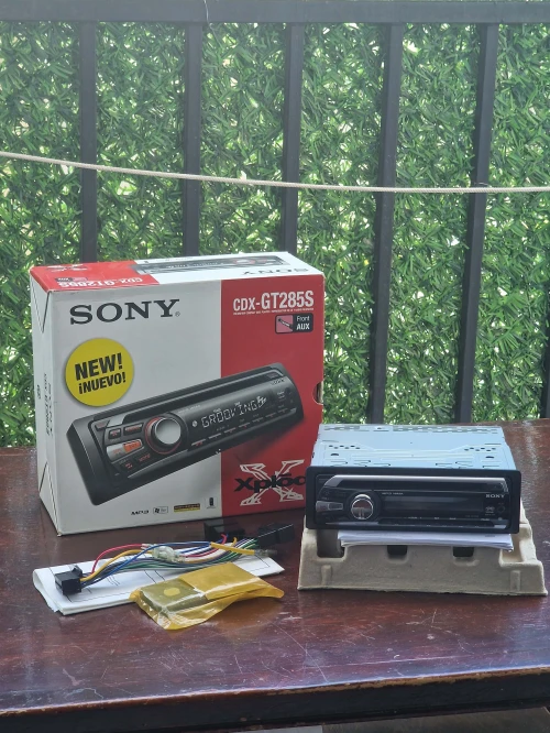Poste radio Sony CDX-GT285S ( NEUF )