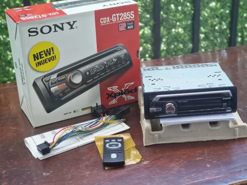 Poste radio Sony CDX-GT285S ( NEUF )