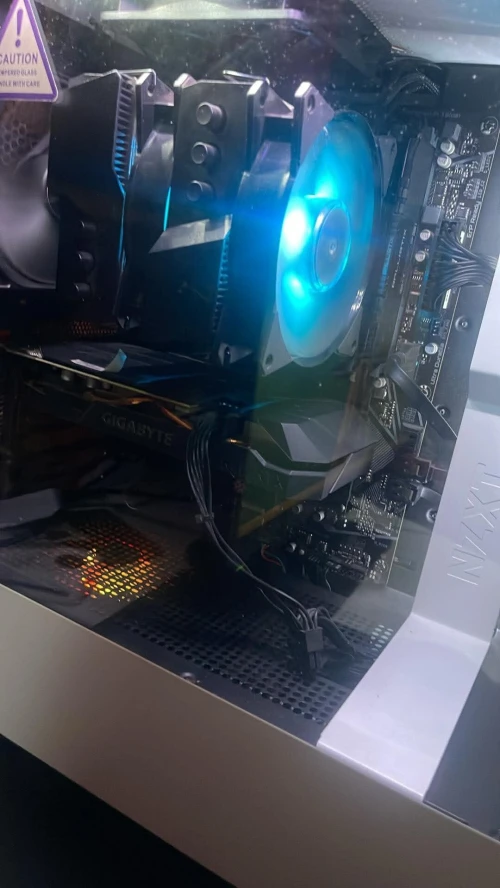Rtx 2060 i5 10400f monitor 144hrz