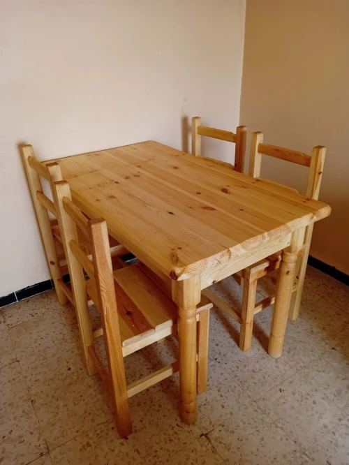 Table à manger طاولة مطبخ