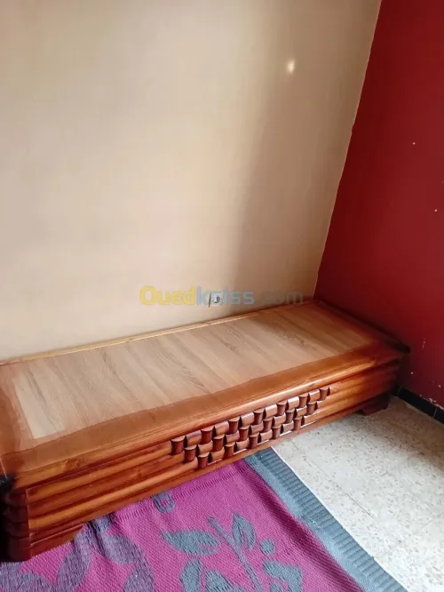 Vente 02 canapés/للبيع:  سريرين