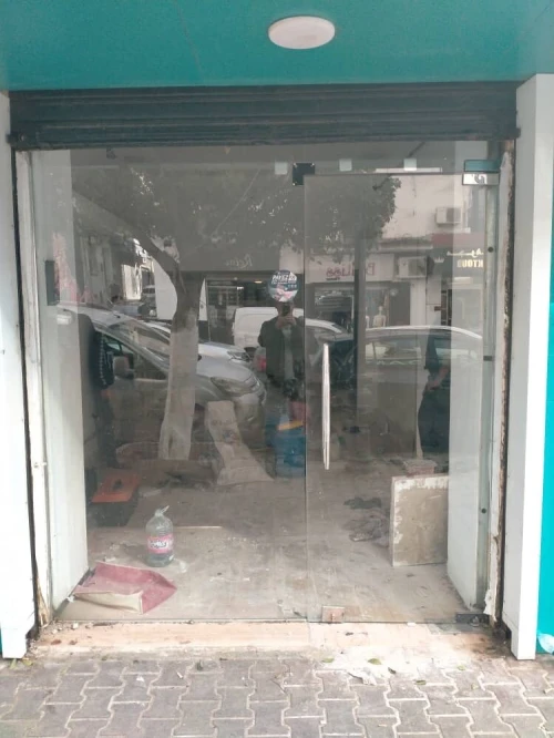 Vitrine magasin en verre
