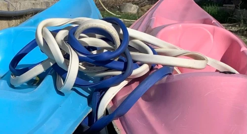 2 kayak a vendre avec deux rames