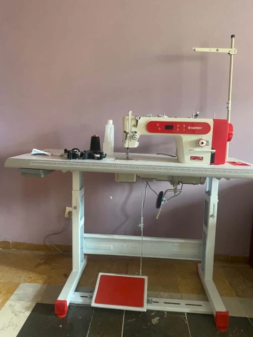 machine à coudre GEMSY