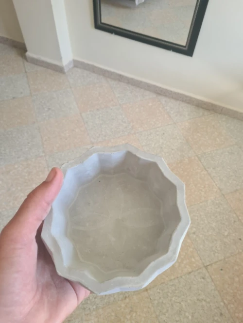 Pot en ciment إصيص إسمنتي