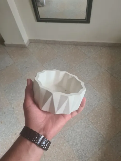 Pot en ciment إصيص إسمنتي