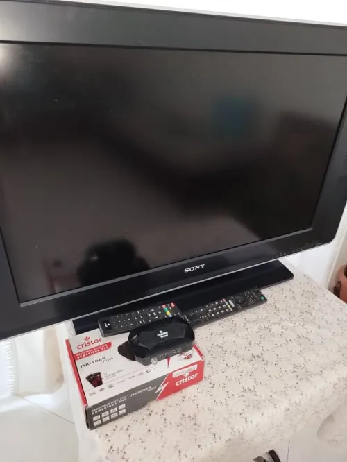 téléviseur LCD couleur Sony + Plus Demo cristor th500 