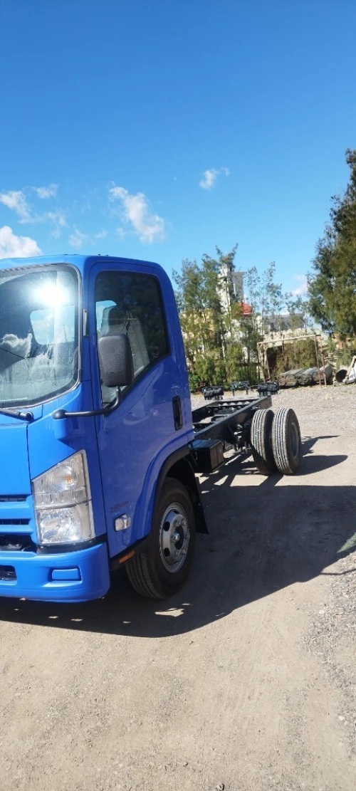 Isuzu NPR71 2026