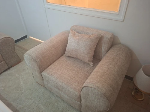 Salon : fauteuil 6places (3+2+1) avec une table basse