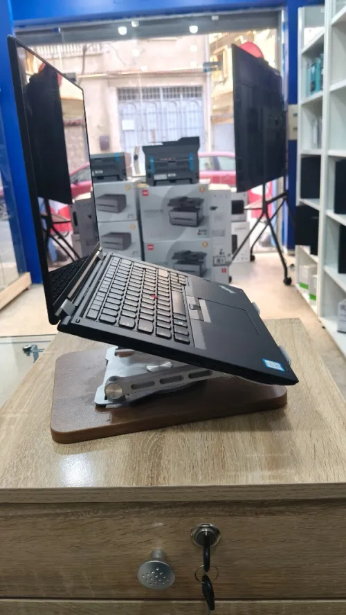 Laptop Lenovo Thinkpad yoga 370 I5 7 th / 8G / 256 SSD 13,3" X360 FHD Tactile avec Chargeur original