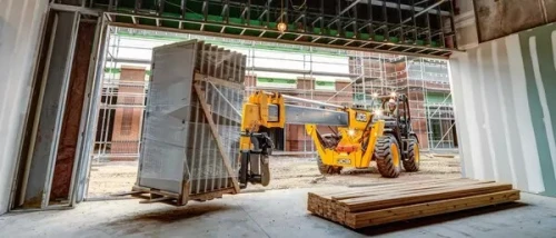 Location des manitou télescopique 17m et grue 25/50 tonnes