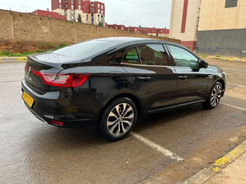 Renault Megane 4  2023 Itens