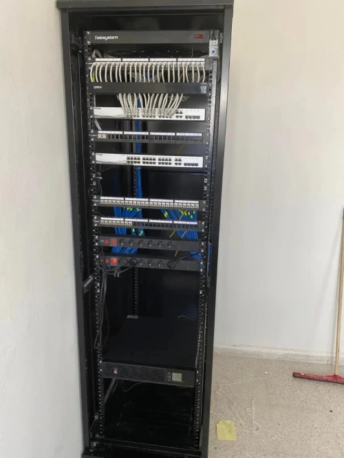 Installation d'équipements de surveillance, de réseaux médiatiques et téléphoniques et incendie 