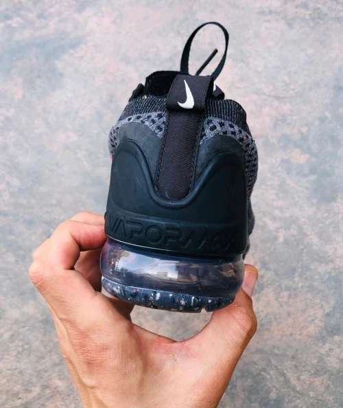 NIKE AIR VAPORMAX