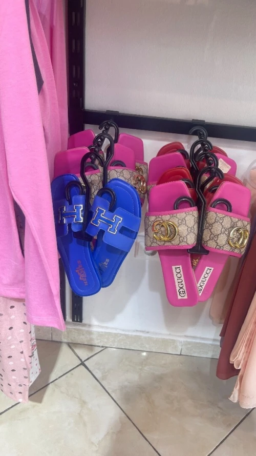 Met en vente lot de lingerie et pyjamas