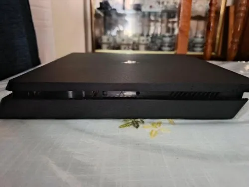 Playstation 4 slim