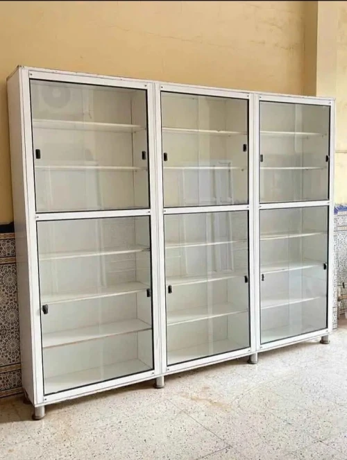 Armoire étagère - meuble cosmétiques -  vitrina étagère - en verre -
