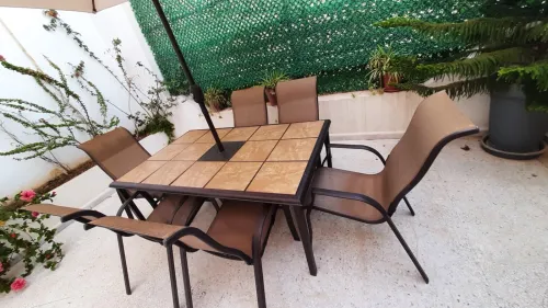 Table de jardin carrelée + 6 chaises