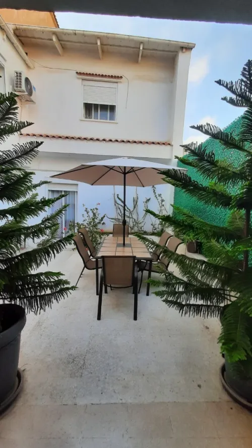 Table de jardin carrelée + 6 chaises