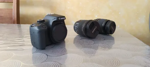 Caméra Canon EOS 4000D+ objectif 18-55mm et 10-18mm+ sac à dos neuf