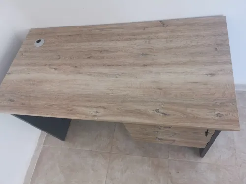 Bureau 1m20 en mélamine avec 3 tiroirs à clé