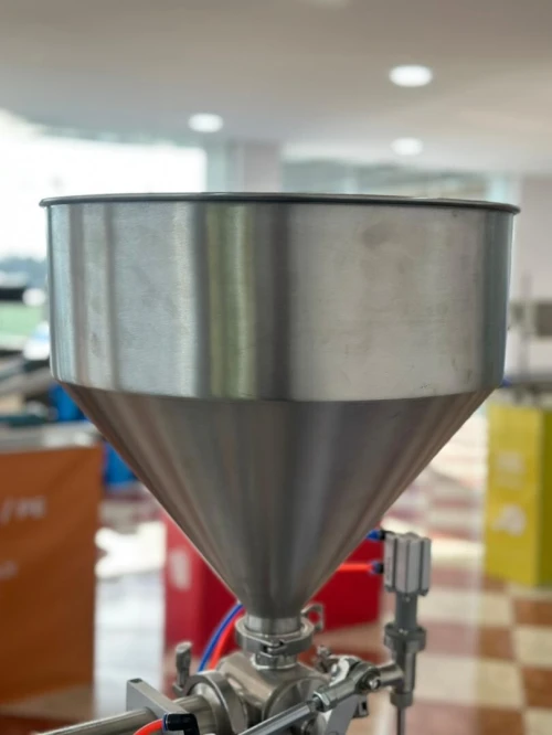 Remplisseuse de pate à piston pneumatique électrique