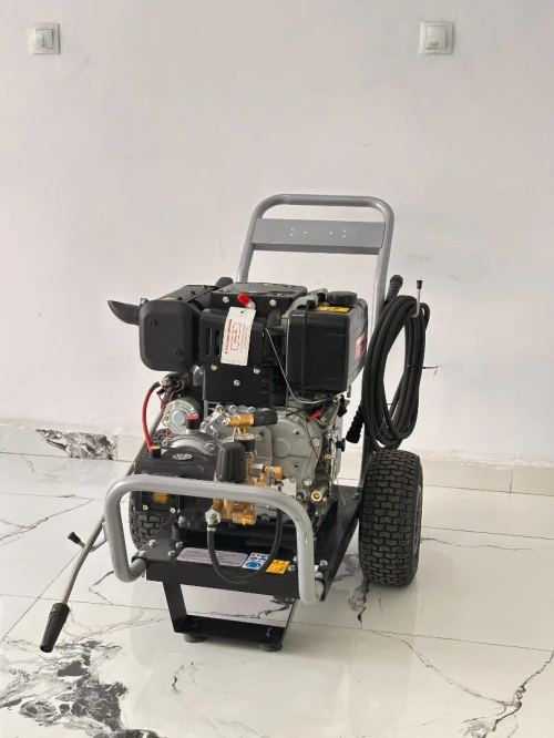 Nettoyeur haute pression professionnel IPC BENZ 200/17 DIESEL